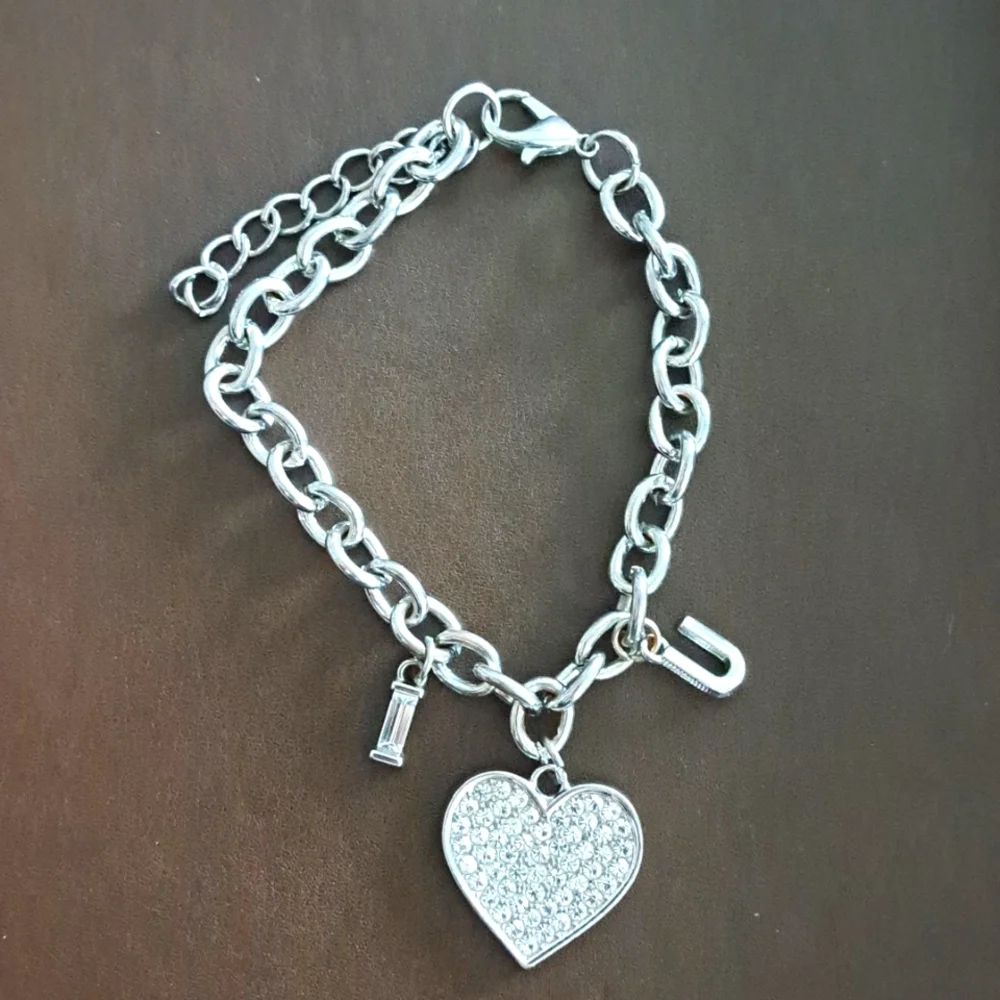I 🩷 U Charm Bracelet - Picture 1 of 1